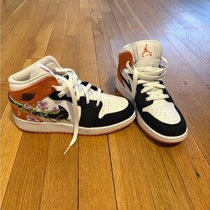 Nike Air Jordan’s Mid - Women’s 7 Big Kids 5.5